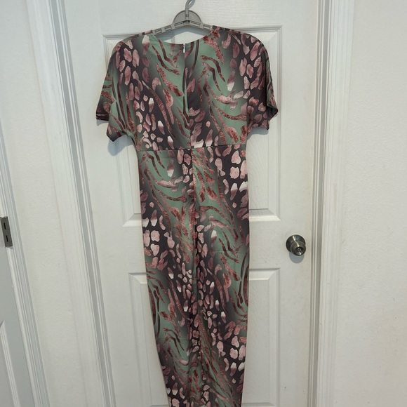 Women’s Maxi Dress w Cap Sleeves and Slit in the back
Size S
NWT - Picture 2 of 6